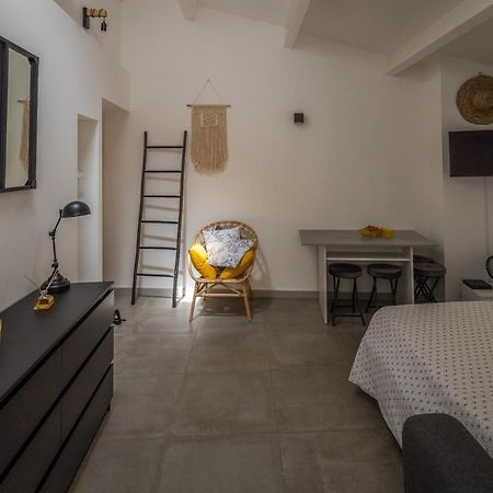 Appartement Terrasse climatisé calme en centre-ville LʼIsle-sur-la-Sorgue Extérieur photo